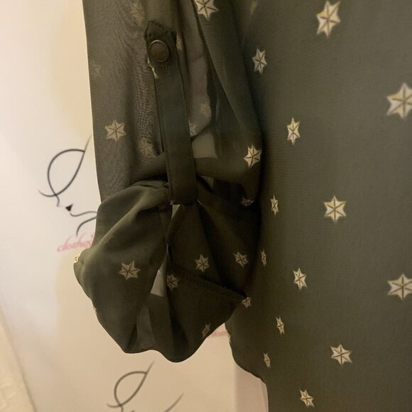 A.N.A. Size Medium. Semi sheer pullover top with 1/2 button placket. B82. - Picture 4 of 6